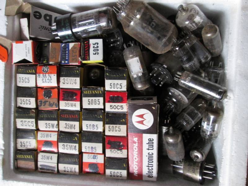 lot 113 image: Lot of assorted radio tubes...