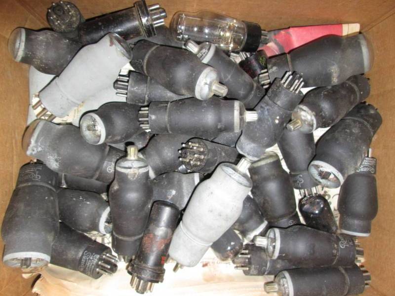 lot 118 image: Lot of assorted radio tubes...