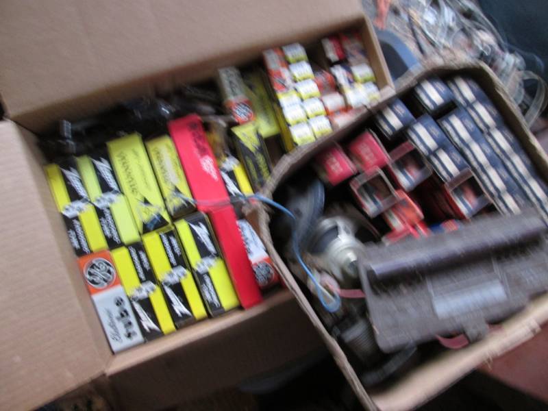lot 121 image: Lot of assorted radio tubes...