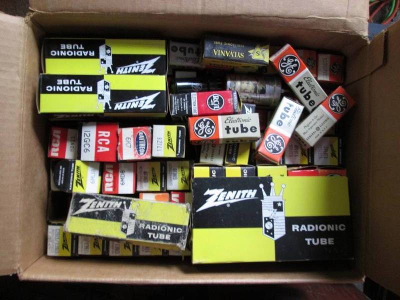 lot 122 image: Lot of assorted radio tubes...