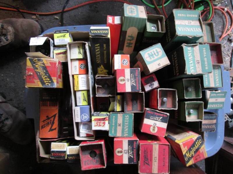 lot 124 image: Lot of assorted radio tubes...