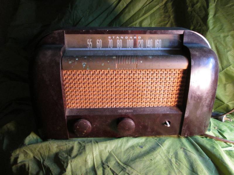 lot 130 image: RCA Victor Standard Vintage Tube Ra...