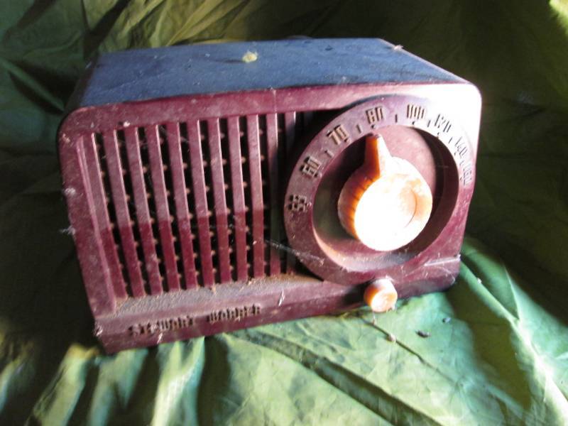 lot 138 image: Stewart Warner Vintage Tube Radio...