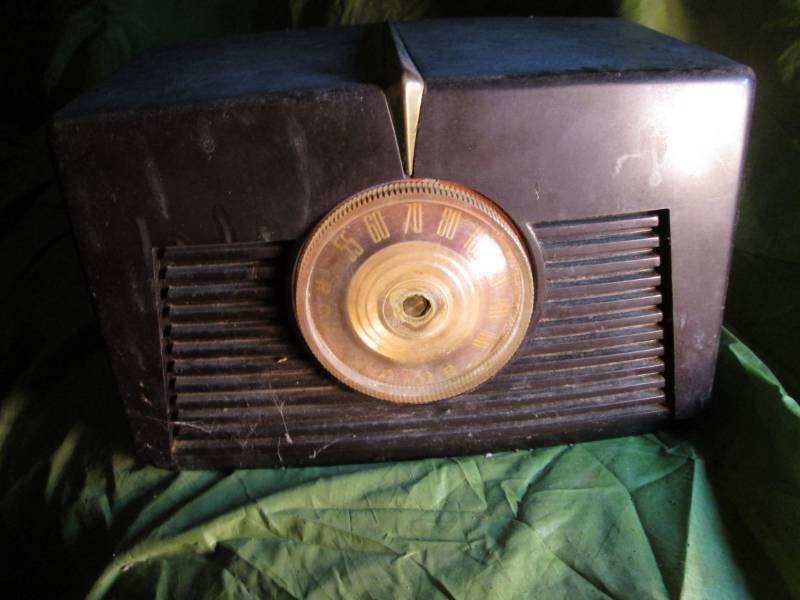 lot 143 image: RCA Victor Vintage Tube Radio...