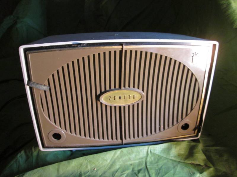 lot 146 image: Zenith Vintage Tube Radio...