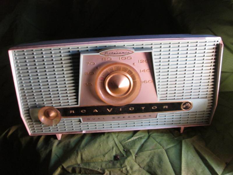lot 147 image: RCA Victor Vintage Tube Radio...