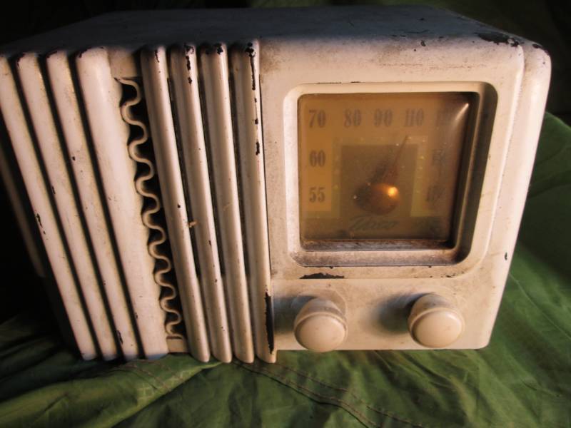 lot 149 image: Delco Vintage Tube Radio...