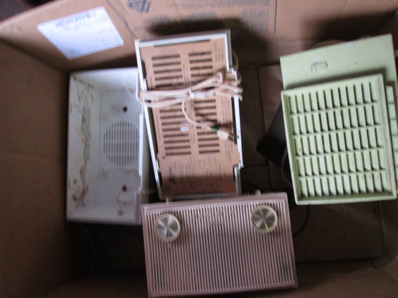 lot 151 image: Lot of assorted radios and parts...