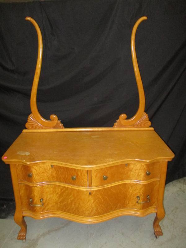 lot 3 image: Antique Dresserlion feet