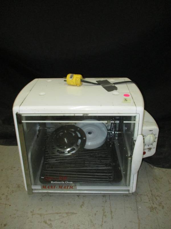 lot 6 image: Maxi-Matic white Spin & Roll Rotisserie oven