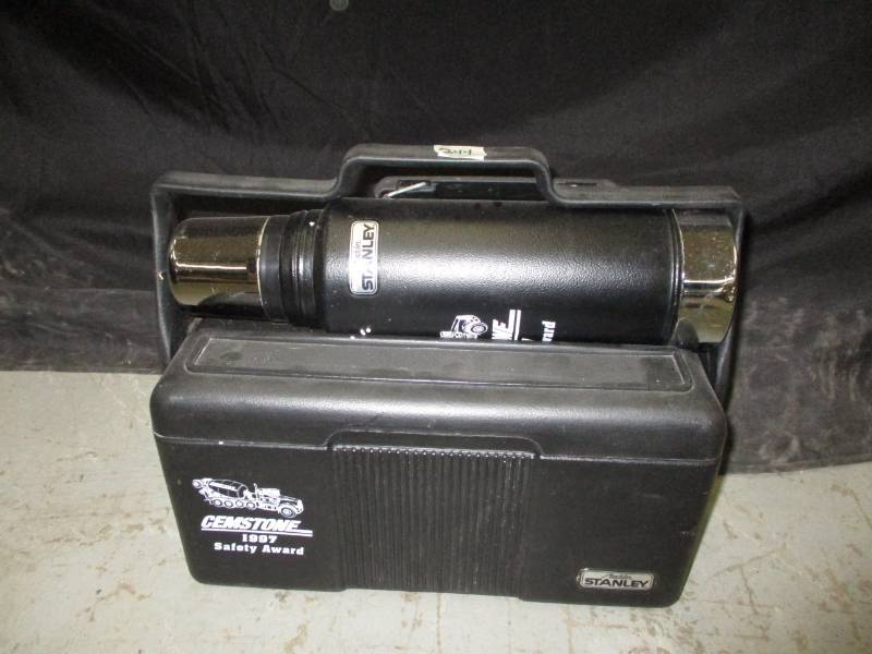 lot 7 image: Stanley Thermos and lunchbox combo