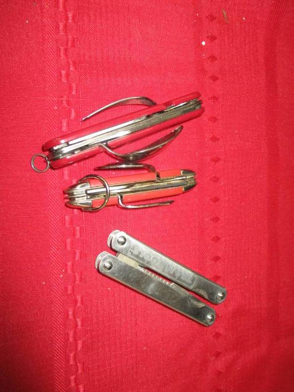 lot 11 image: Two like Swiss Army Knives and leatherman off brands