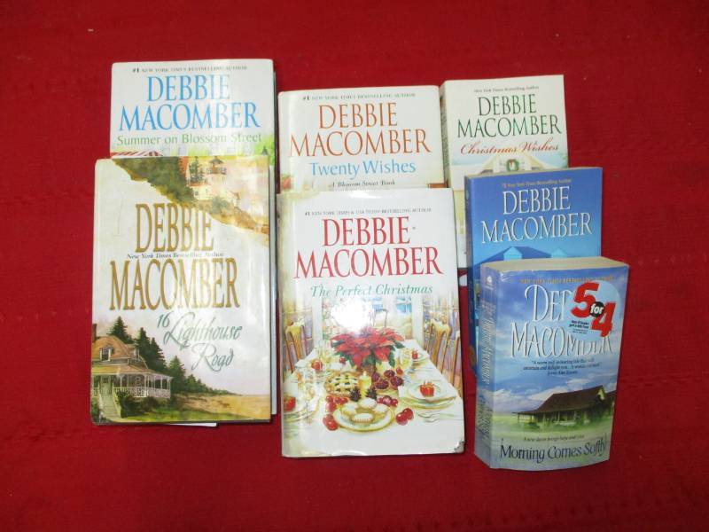 lot 21 image: 7 Debbie Macomber novels