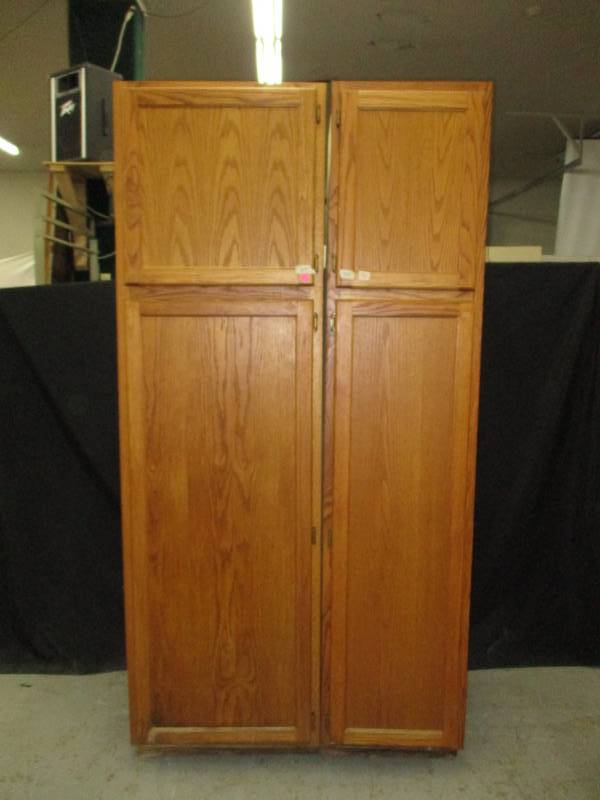 lot 30 image: 2 tall wooden cabinets