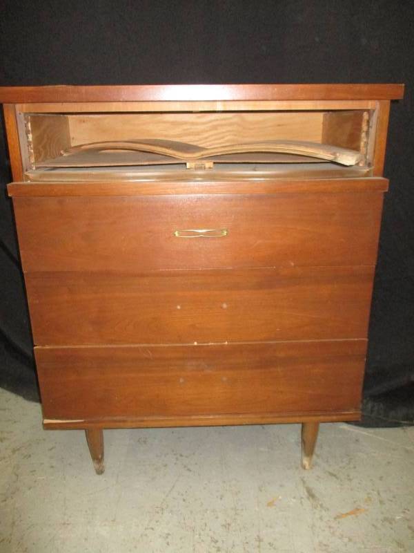 lot 31 image: Old dresser needs TLC