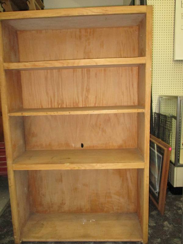 lot 52 image: Wood shelf and smaller wood bookshelf