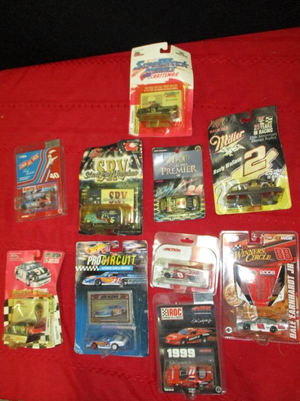 lot 57 image: Small collectable toy cars