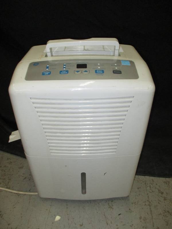 lot 64 image: Dehumidifier