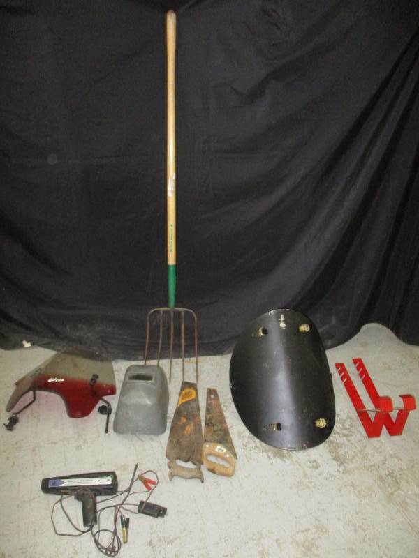 lot 68 image: Various garage tools and welding mask