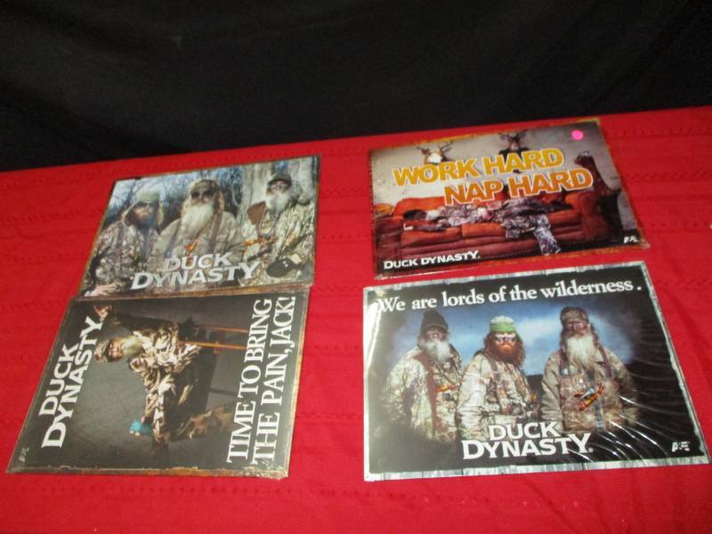 lot 75 image: 4 metal Duck Dynasty tv show decorations