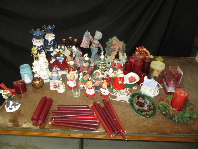 lot 83 image: Ceramic and resin Christmas decorations