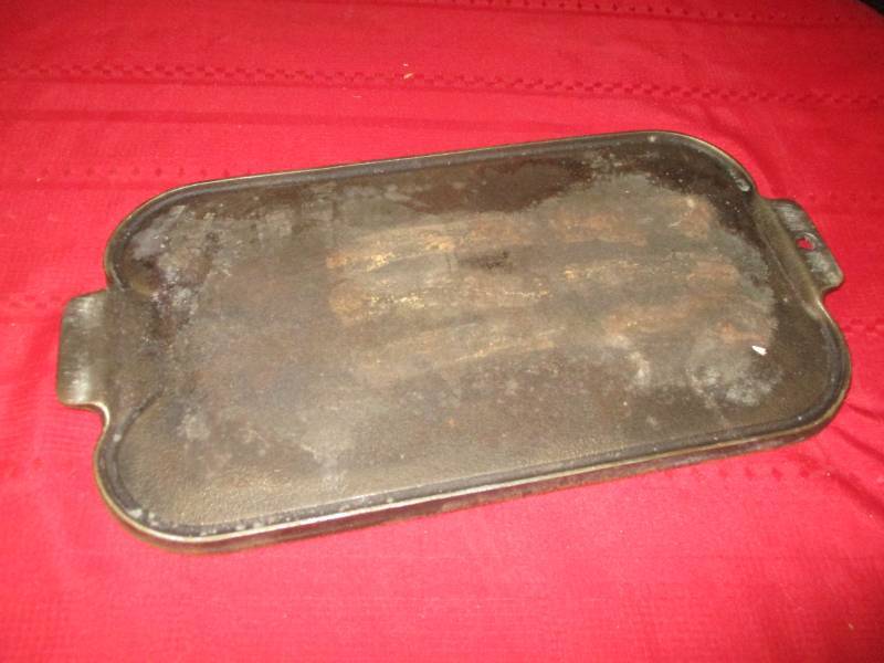 lot 97 image: 17 Wagner Double Griddle