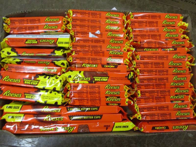 lot 142 image: 40 Various Reeses Bars