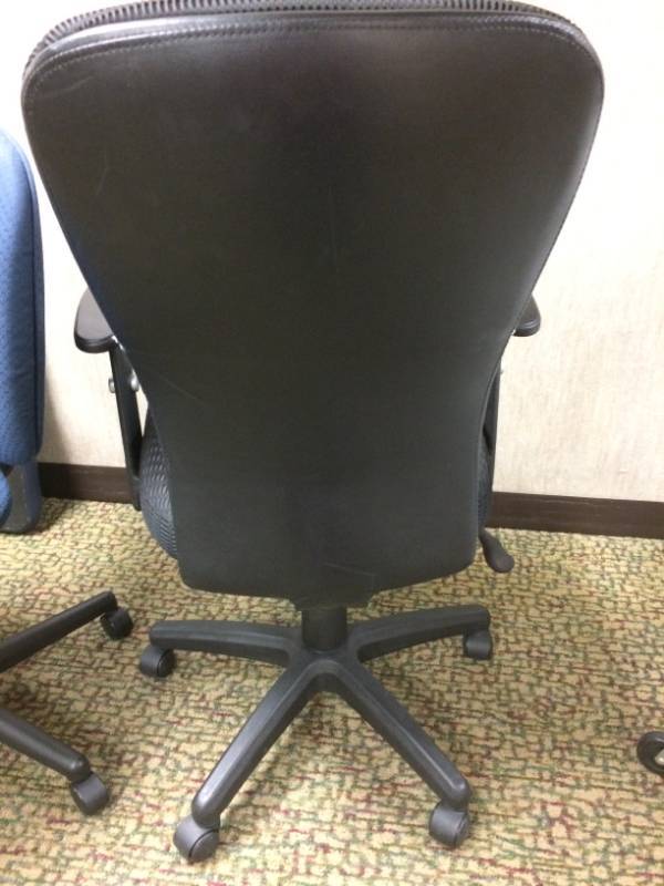 lot 76 image: OFFICE DEPOT BRAND ERGONOMIC ADJUSTABLE OFFICE CHAIR GREAT CONDITION