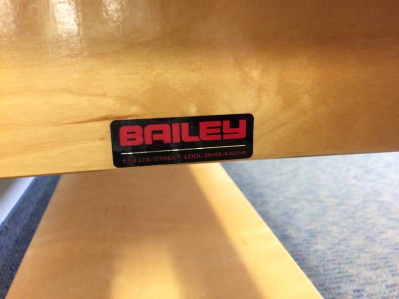 lot 74 image: BAILEY PROFESSION PHYSICAL THERAPY CUSHION TOP MASSAGE TREATMENT TABLE wNOSE HOLE