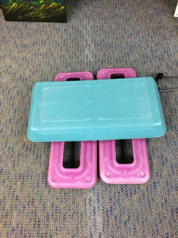 lot 13 image: GIANTEX ADJUSTABLE AEROBIC STEPPER TRAINER FITNESS CLUB CARDIO EXERCISE 43