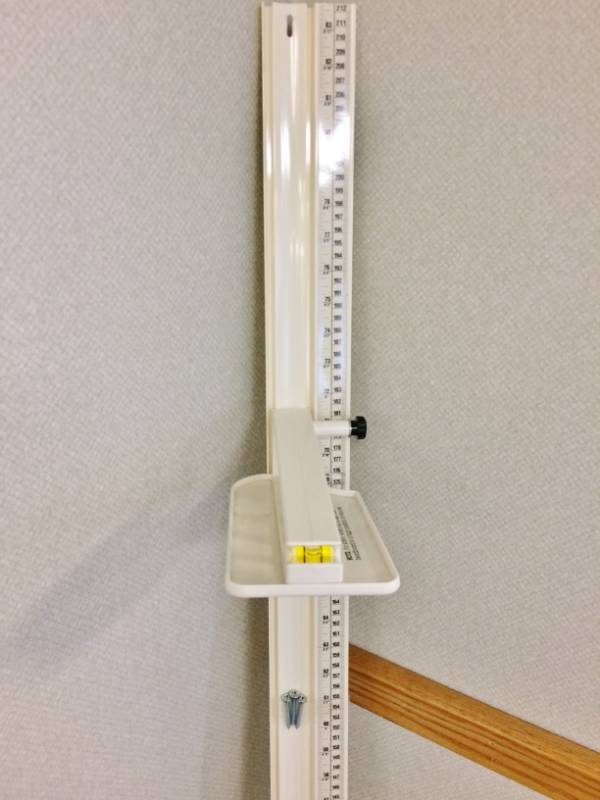 lot 17 image: MEDICAL HEIGHT MEASURING DEVICE WALL MOUNT WADJUSTABLE ROD