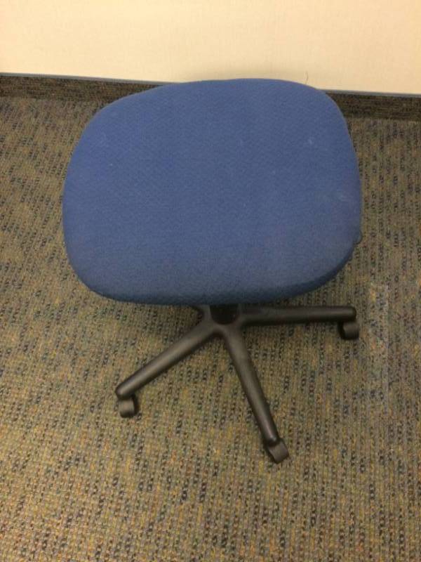 lot 15 image: OFFICE BLUE MOBILE ROLLER BACKLESS SEAT STOOL