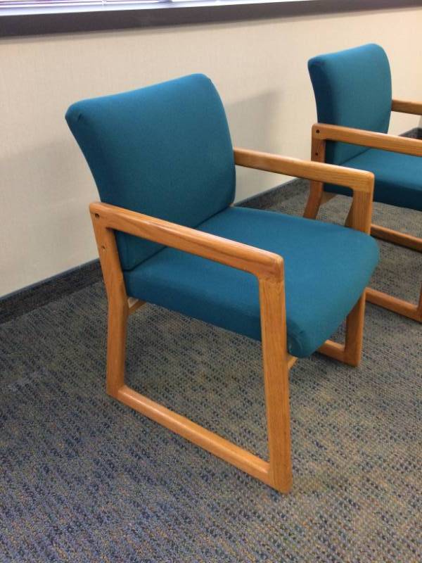lot 19 image: HIGH QUALITY HON WOOD&UPHOLSTERED BLUE OFFICE GUEST SIDE CHAIR-GREAT CONDITION