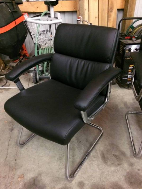 lot 34 image: LORELL CHROME SLED BASE LEATHER GUEST CHAIR EXCELLENT CONDITION