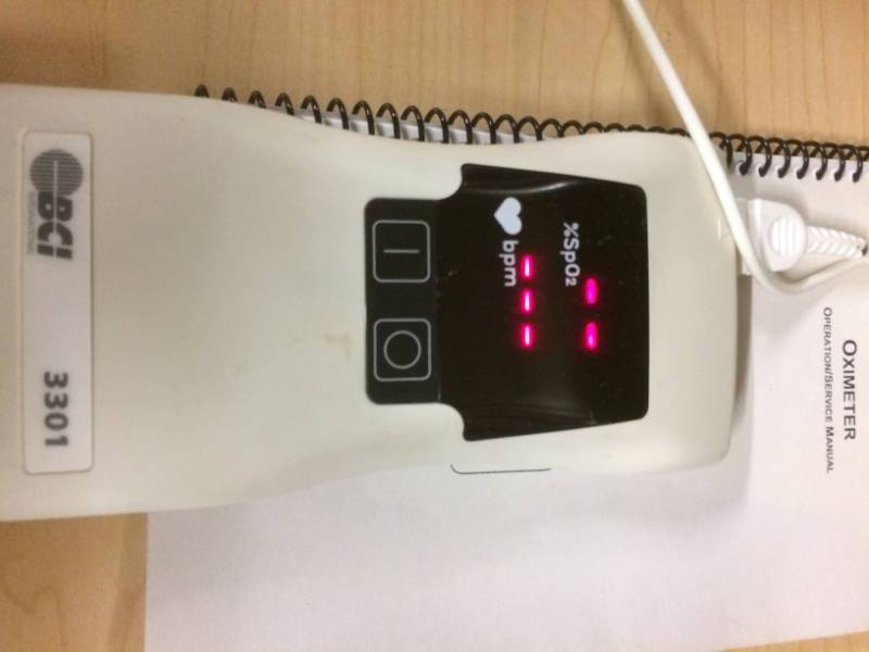 lot 37 image: PULSE OXIMETER SYSTEM BCI 3301 HAND HELD 2 BUTTON OPEERATION EASY TO READ DISPLAY