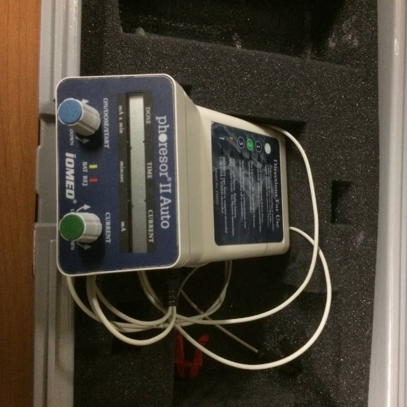 lot 42 image: IOMED PM850 PHORESOR II AUTO DOSE CONTROLLER SYSTEM with Case - EXCELLENT WORKING CONDITION