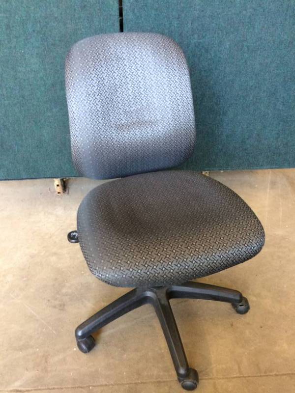 Corporate Express Inc Adjustable Cloth Office Chair Good Condition 1146 Build Your Own Physical Therapy Clinic Auction Featuring Treatment Tables Freezer High Quality Medical Clinic Office Chairs Commercial Exercise Equipment