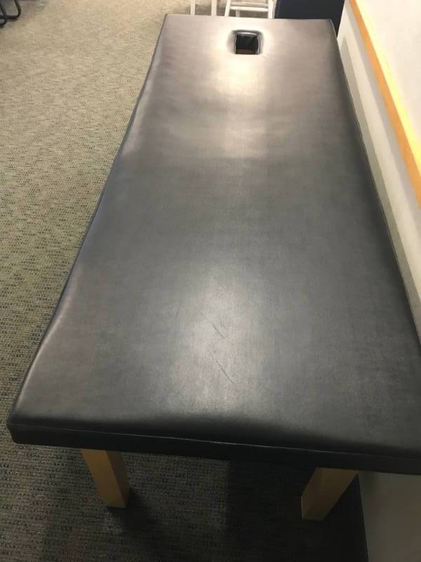 lot 73 image: BAILEY PROFESSION PHYSICAL THERAPY CUSHION TOP MASSAGE TREATMENT TABLE wNOSE HOLE