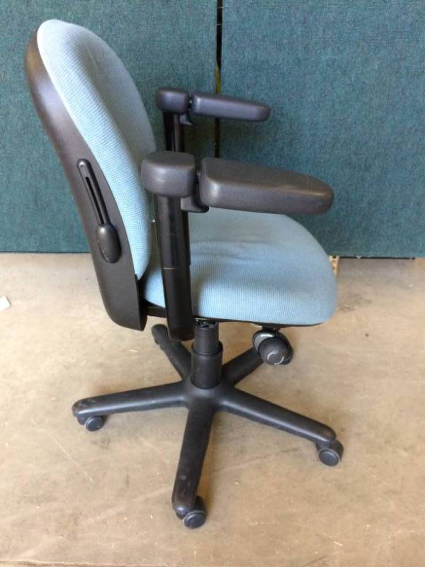 lot 58A image: STEELCASE DRIVE FIBER TASK CHAIR MULTI-FUNCTION GREAT CONDITION