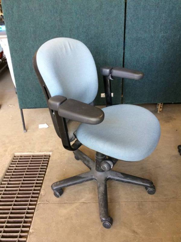 lot 58B image: STEELCASE DRIVE FIBER TASK CHAIR MULTI-FUNCTION GREAT CONDITION