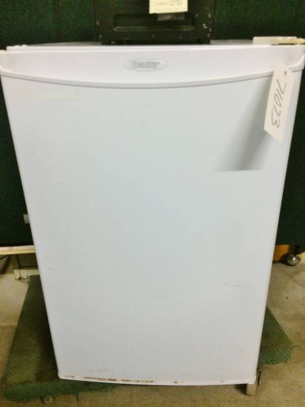 lot 14 image: Danby DCR412W Undercounter Classic Compact Refrigerator