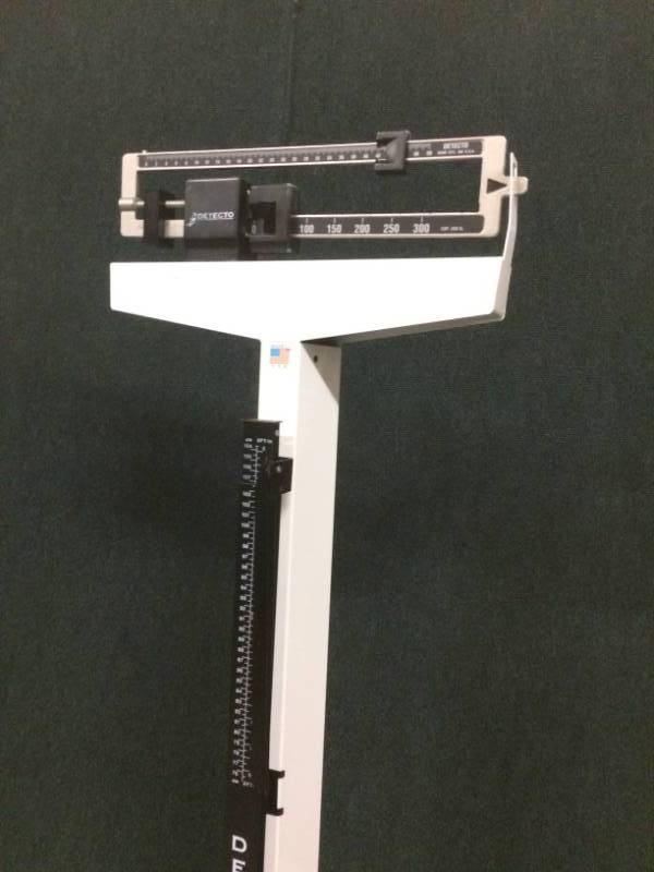 lot 18 image: Detecto Medical Adult Weighing Scale