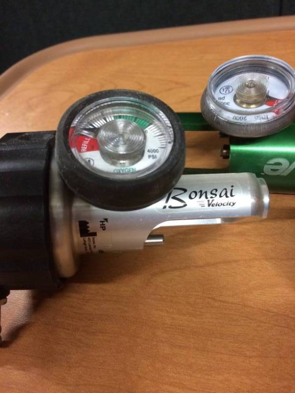 lot 34 image: Lot of Oxygen Cylinder Gauge O2 Regulator Management