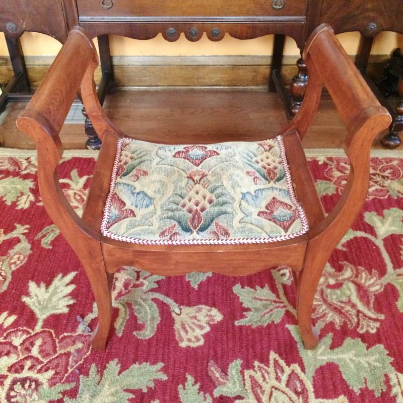 lot 16 image: Antique Unusual 1920s Mahogany U Shaped Chair SADDLE Bench&nbspWith Upholstered&nbspTapestry Seat - Wood Is Excellent - Cushion Underneath is drooping a little. 