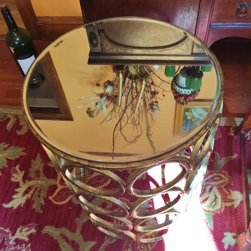 lot 2 image: Beautiful Vintage Italian Gold Leaf Gilt Hollywood Regency MCM Circles End Table With Heavy Beveled Glass Mirror Top Like New Condition