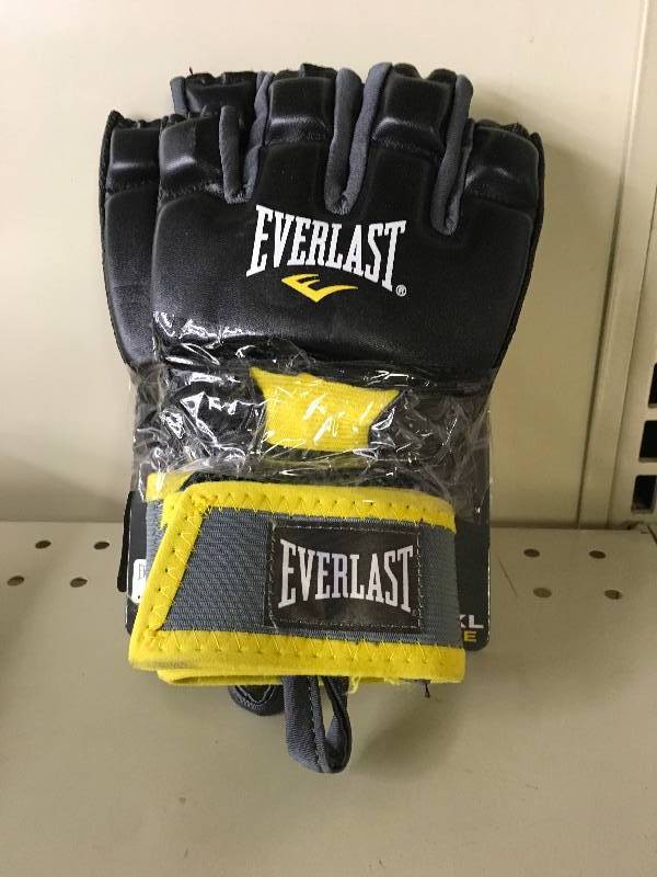 lot 321 image: Everlast MMABoxing Training Gloves, LGXLG