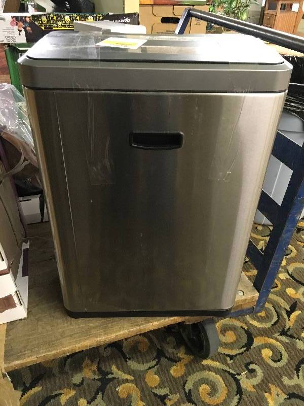 lot 343 image: 47L Automatic Trash Can, Retail $49.99
