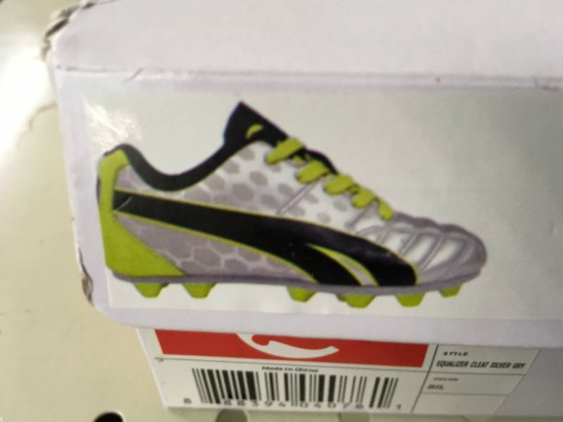 lot 358 image: Kids Puma Football Soccer Cleat, Size 12