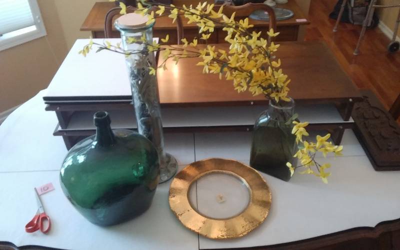 lot 9 image: 3-Large Art Glass Vases (1-Full Of Sea Shells), 1- Art Glass Plate
