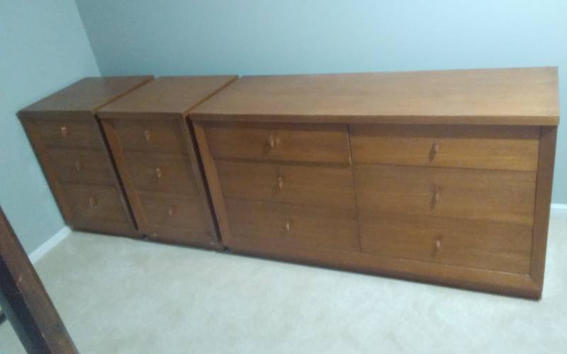lot 11 image: Mid-Century Modern (1960s) 3-Piece Teakwood Dresser & 2-Night Stands